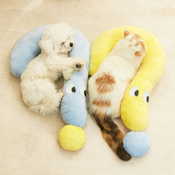 Detachable question mark pet sleeping pillow